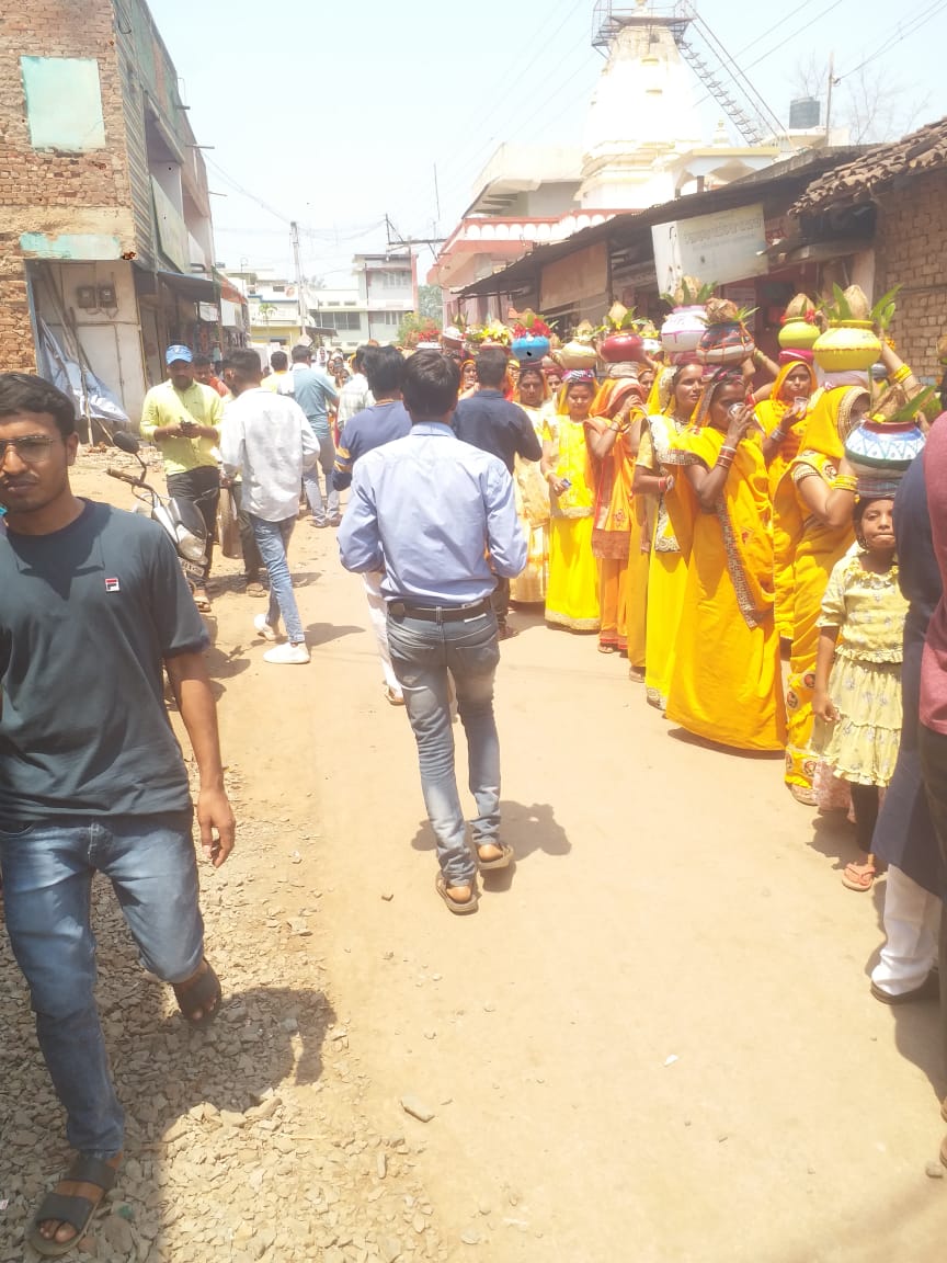 कुसुमकसा में मनाई गई कर्मा जयंती, निकली शोभायात्रा
