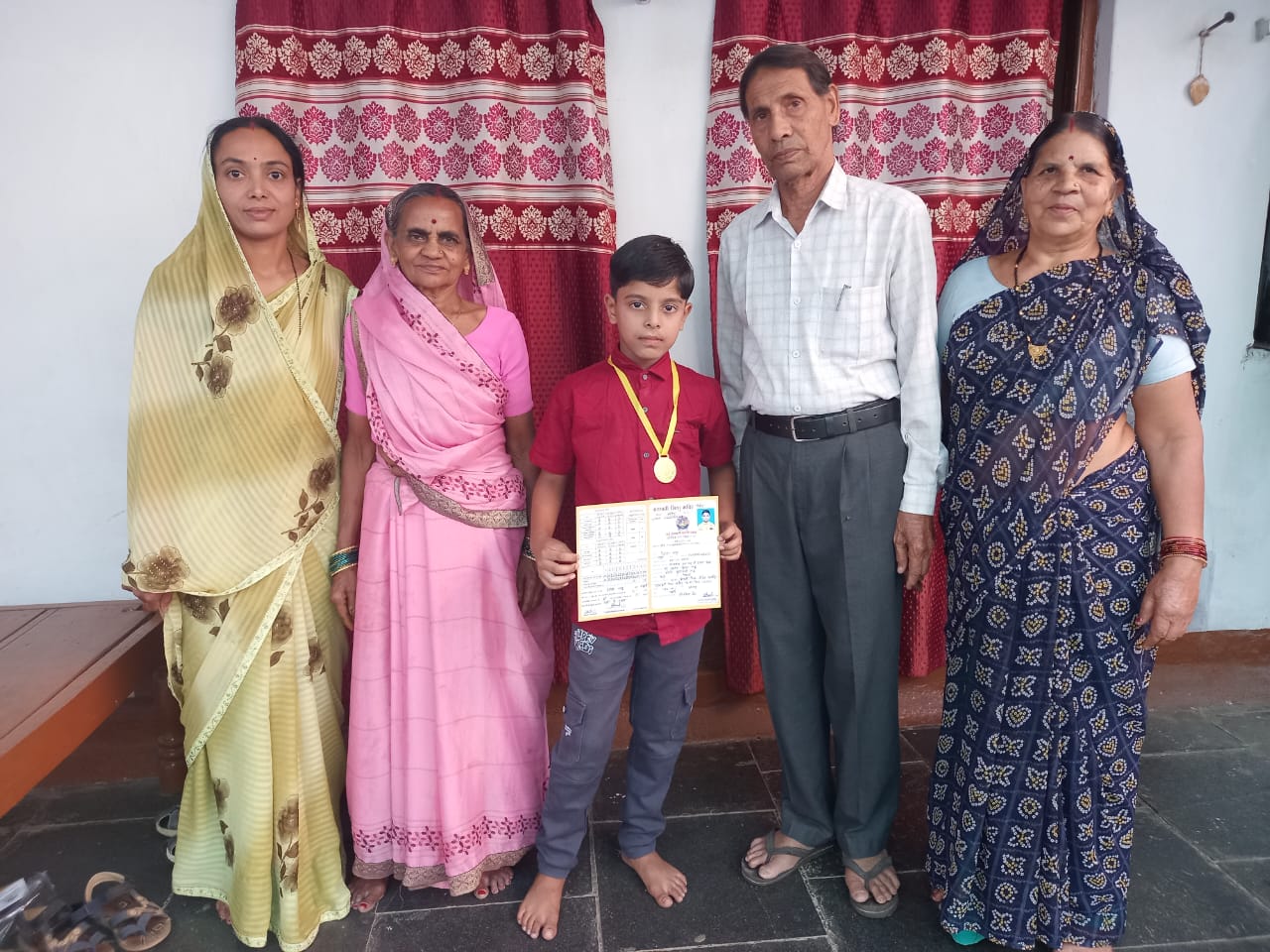 रेहांश साहू ने कक्षा चौथी में 95.5 % अंक प्राप्त कर अपने शाला और गांव का नाम रोशन किया
