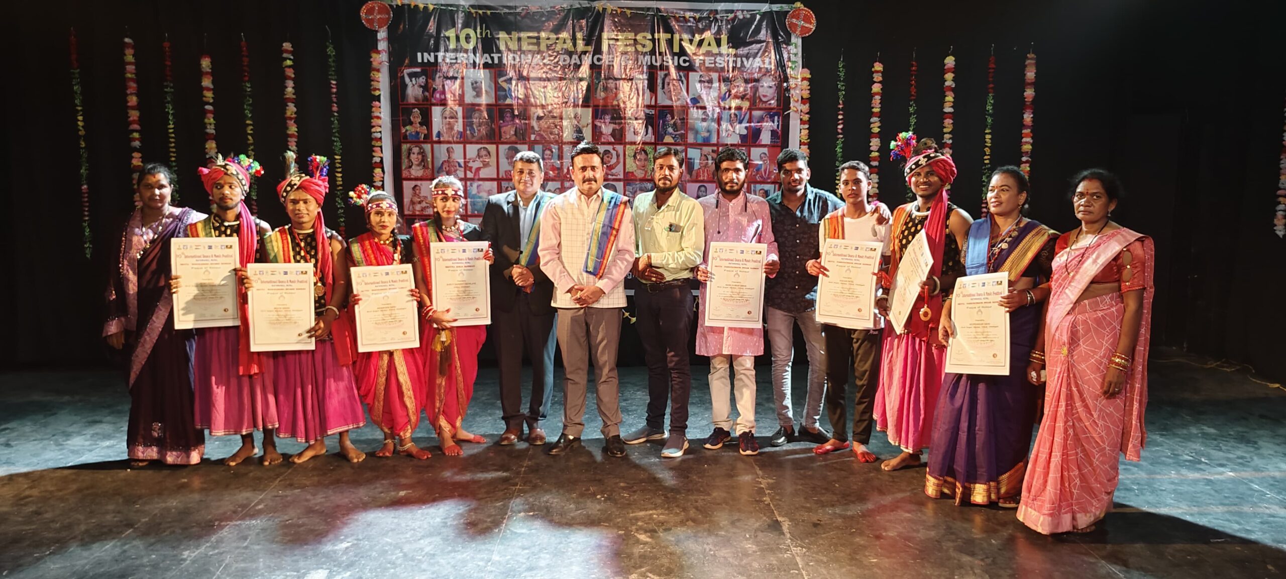 इंटरनेशनल आयोजन में छत्तीसगढ़ की संस्कृति का जलवा: बालोद जिले के सोनहा बादर चिटौद के कलाकारों को मिला नेपाल काठमांडू में प्रथम पुरस्कार, विदेशियों ने भी की छग के संस्कृति की सराहना