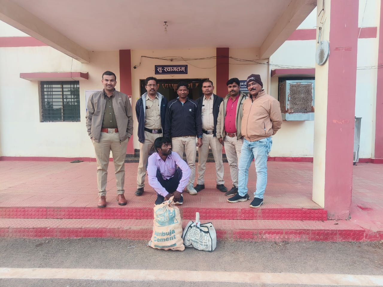 बालोद पुलिस के द्वारा शुष्क दिवस के दिन अवैध रूप से शराब ब्रिकी करने हेतु स्टोर कर रखे 108 पौवा शराब के साथ आरोपी दिलीप बक्शी गिरफ्तार